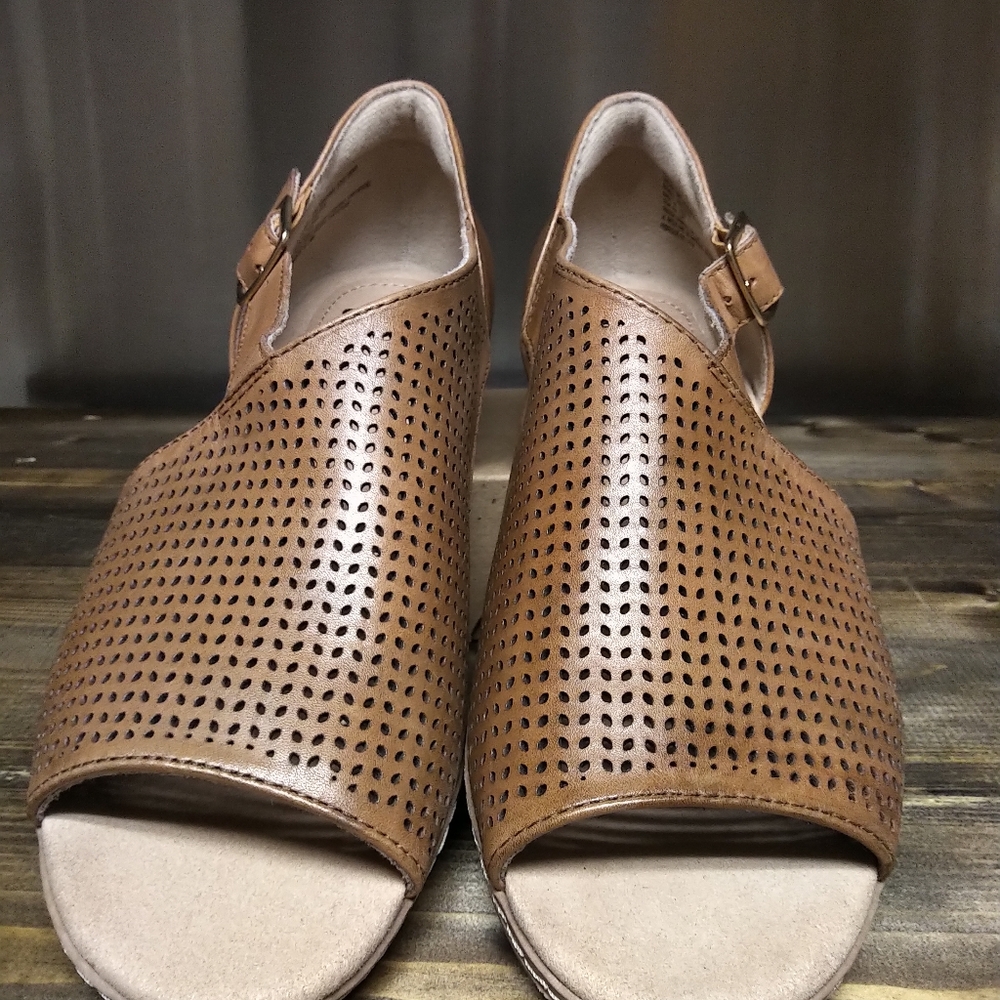 Earth shoes